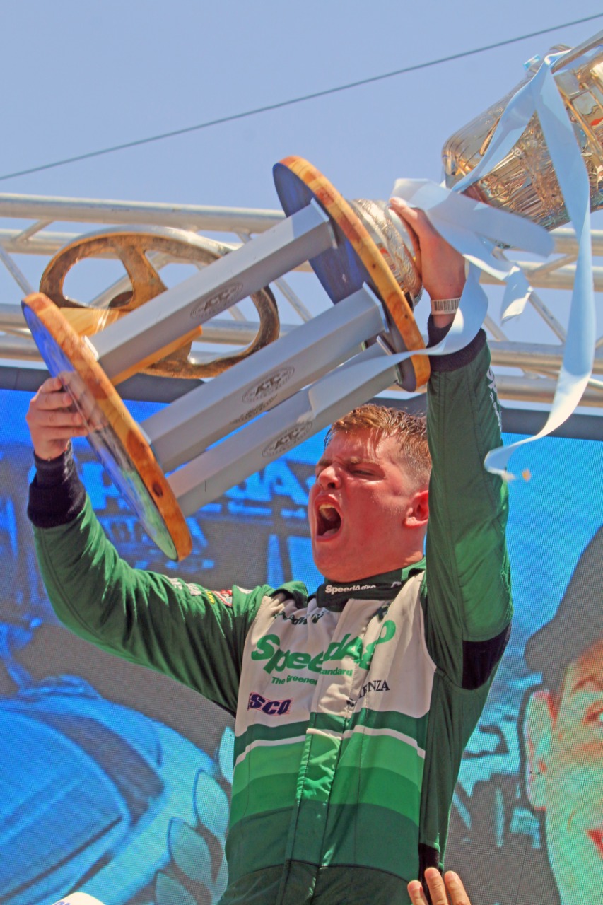 Los festejos del campeón del TC Pista en el ojo de Berna Bosco: WhatsApp Image 2022-12-11 at 13.53.24.jpeg